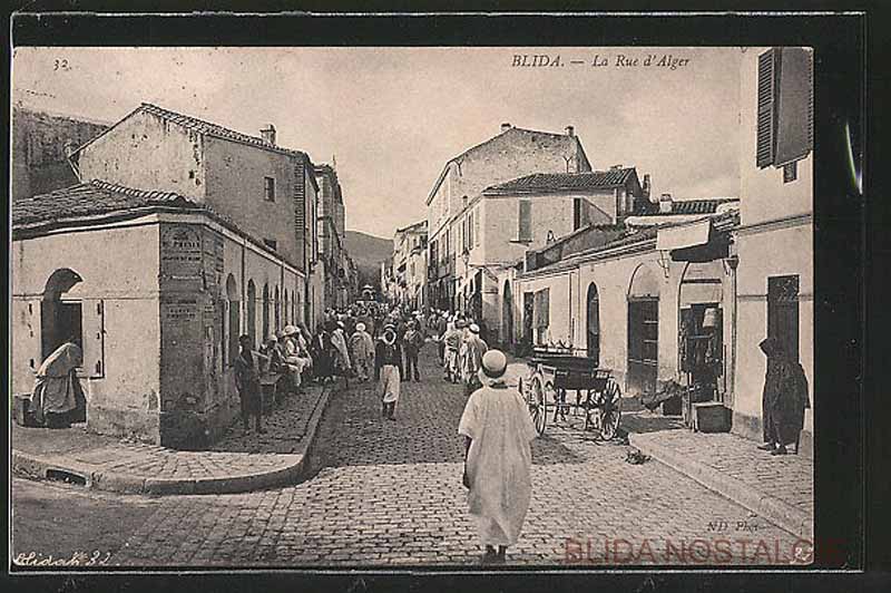 Blida-La-Rue-d-Alger-mit-Einheimischen.jpg