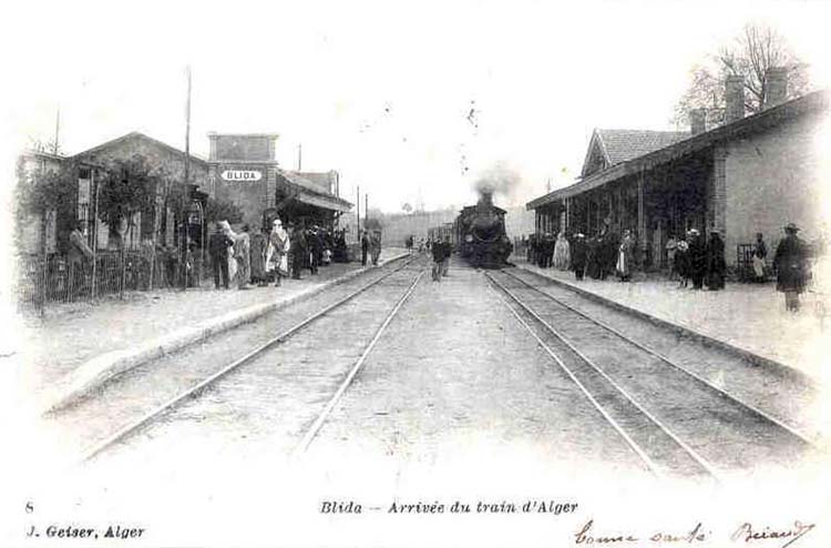 Train en gare de Blida